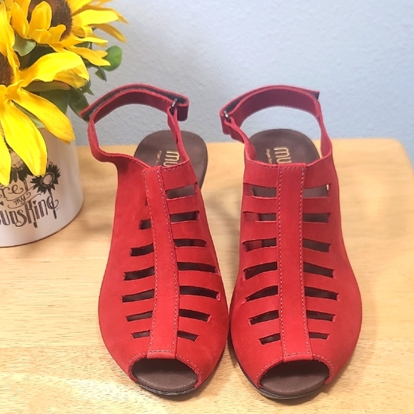 Munro Women's Red Leather Suede Sandals - Picture 1 of 7